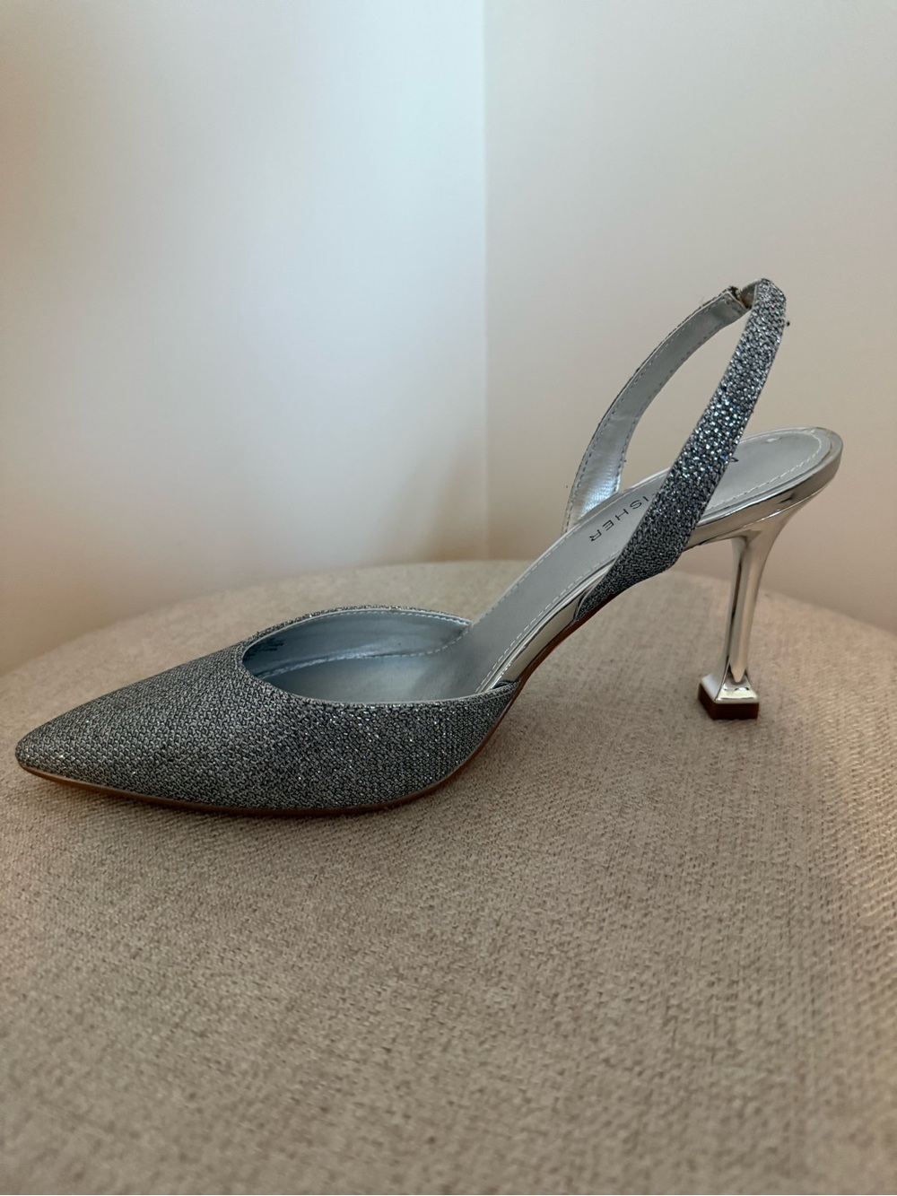Marc Fisher Silver Glitter Slingback Pointed Pumps - Picture 4 of 9
